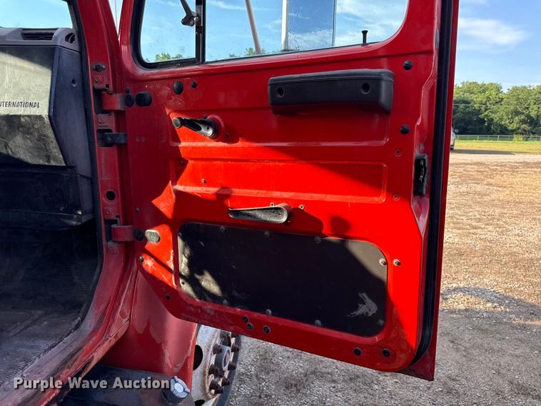 image for item EX2019 1997 International 4900 dump truck