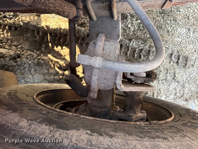 image for item EX2019 1997 International 4900 dump truck