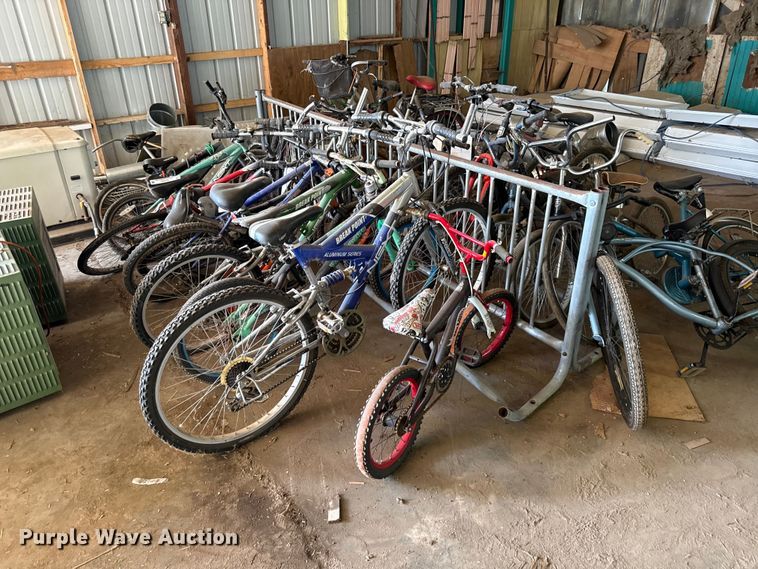 Bikes and bike racks (19) bicycles