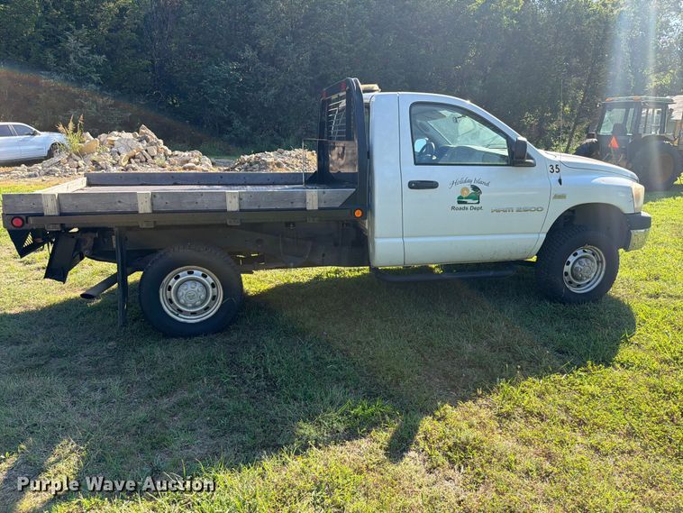 image for item EX2530 2006 Dodge Ram 2500 flatbed pickup truck