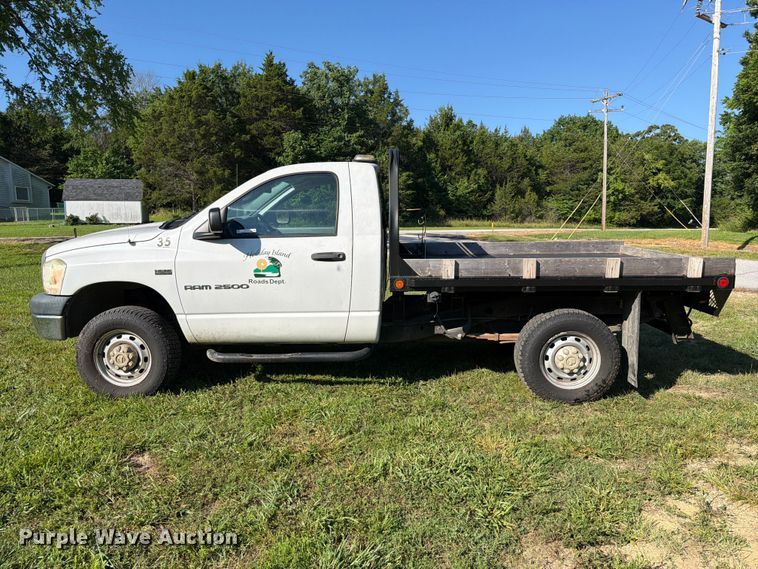 image for item EX2530 2006 Dodge Ram 2500 flatbed pickup truck