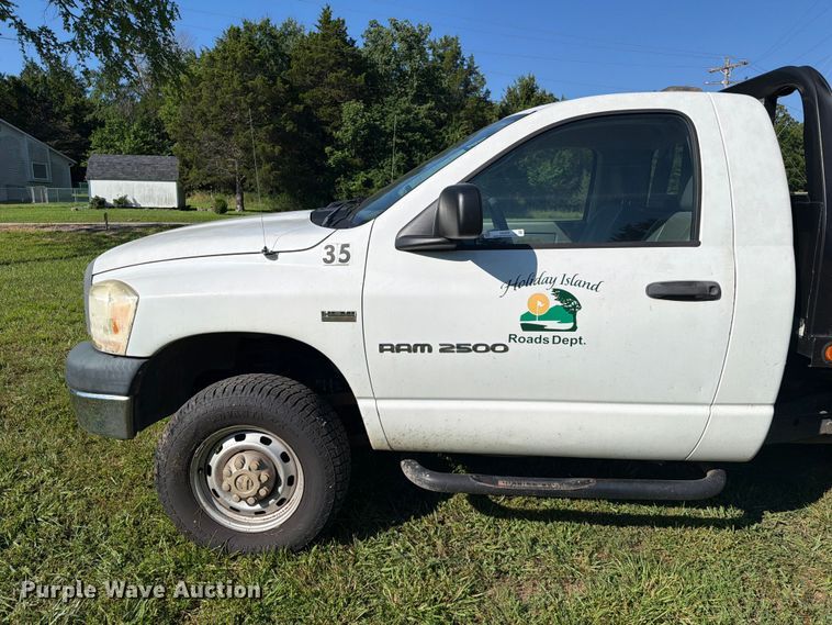 image for item EX2530 2006 Dodge Ram 2500 flatbed pickup truck
