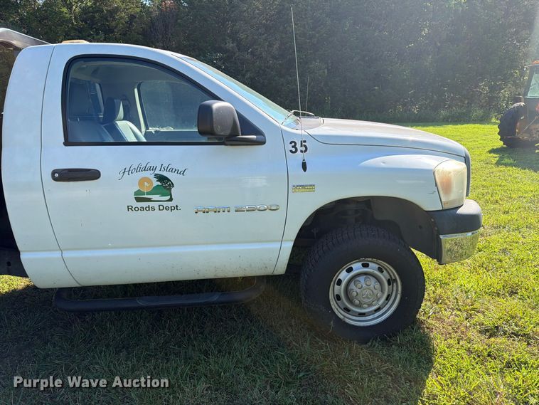 image for item EX2530 2006 Dodge Ram 2500 flatbed pickup truck