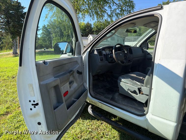image for item EX2530 2006 Dodge Ram 2500 flatbed pickup truck