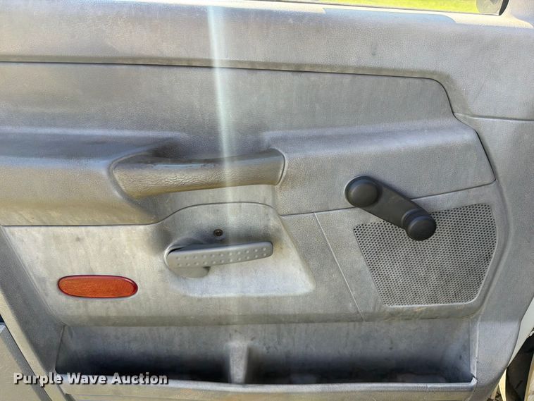 image for item EX2530 2006 Dodge Ram 2500 flatbed pickup truck