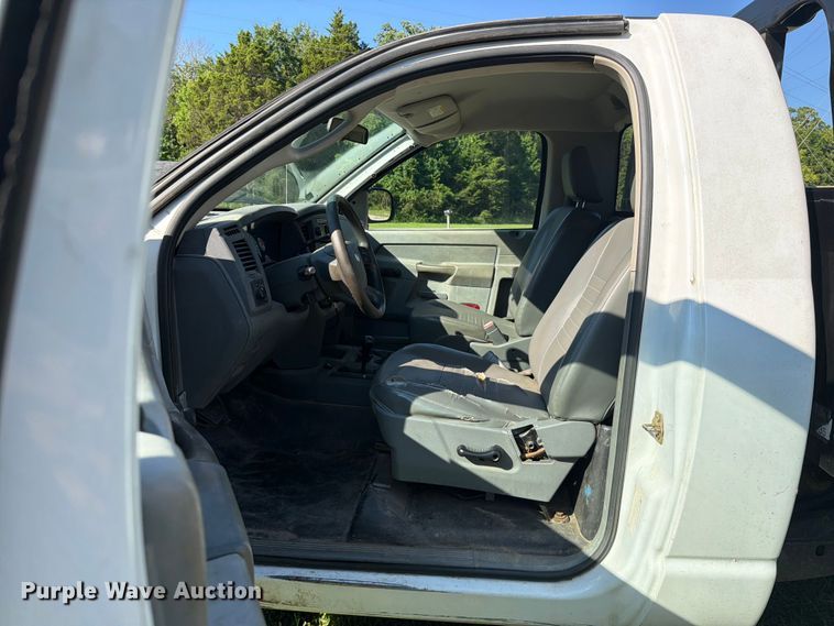 image for item EX2530 2006 Dodge Ram 2500 flatbed pickup truck