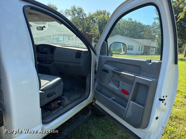 image for item EX2530 2006 Dodge Ram 2500 flatbed pickup truck