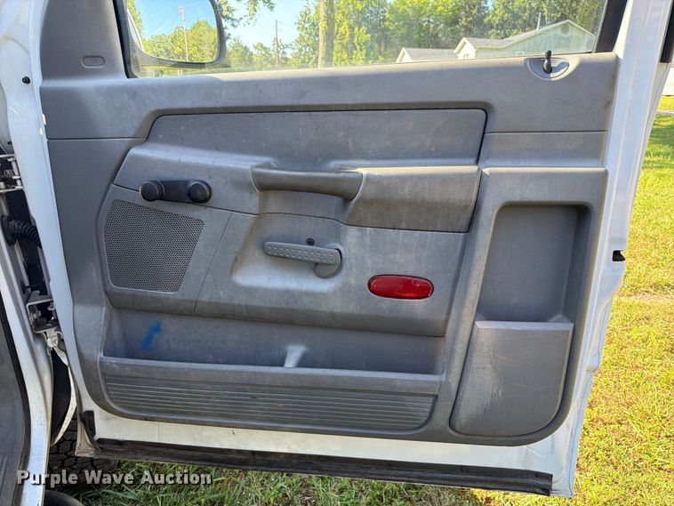 image for item EX2530 2006 Dodge Ram 2500 flatbed pickup truck