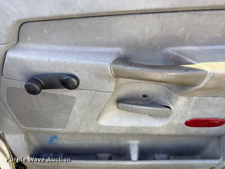 image for item EX2530 2006 Dodge Ram 2500 flatbed pickup truck