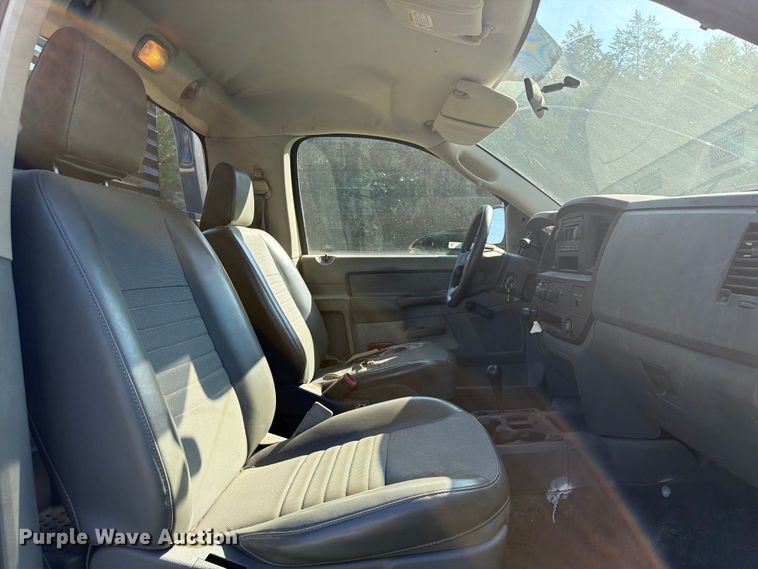 image for item EX2530 2006 Dodge Ram 2500 flatbed pickup truck