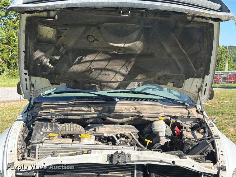 image for item EX2530 2006 Dodge Ram 2500 flatbed pickup truck