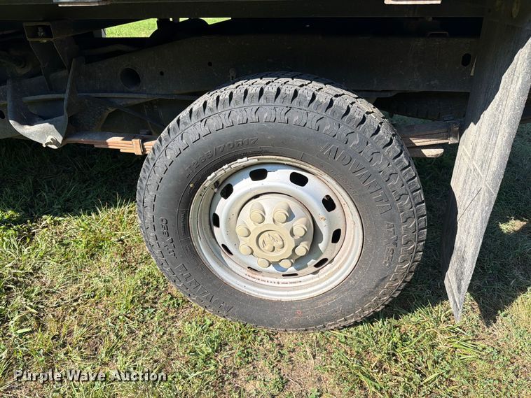 image for item EX2530 2006 Dodge Ram 2500 flatbed pickup truck