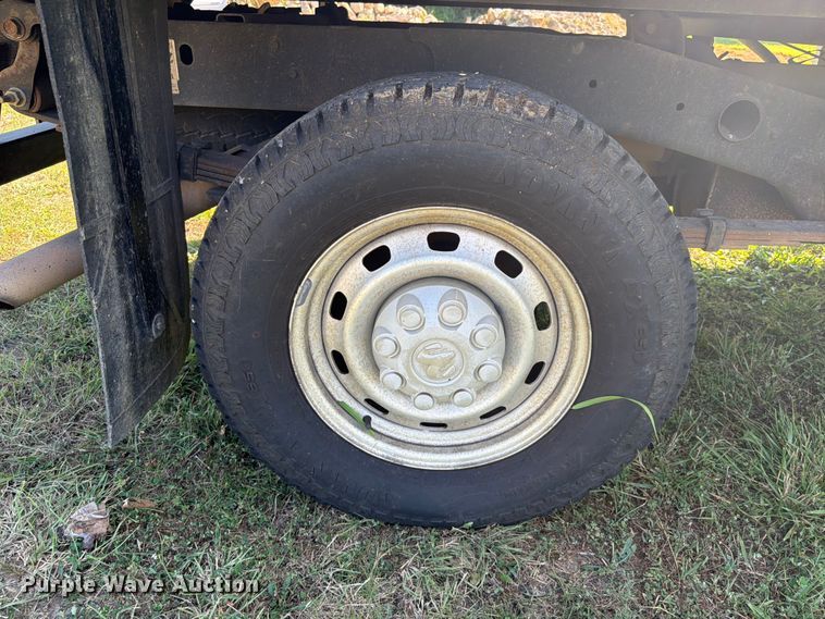 image for item EX2530 2006 Dodge Ram 2500 flatbed pickup truck