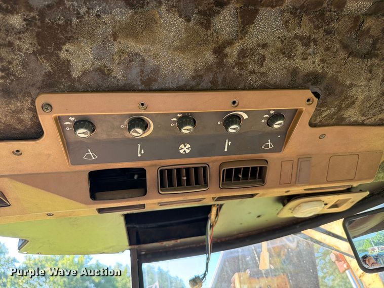 image for item EX2532 1989 John Deere 2755 tractor