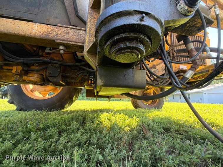 image for item EX2532 1989 John Deere 2755 tractor