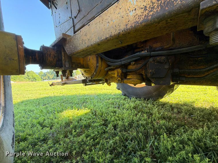 image for item EX2532 1989 John Deere 2755 tractor