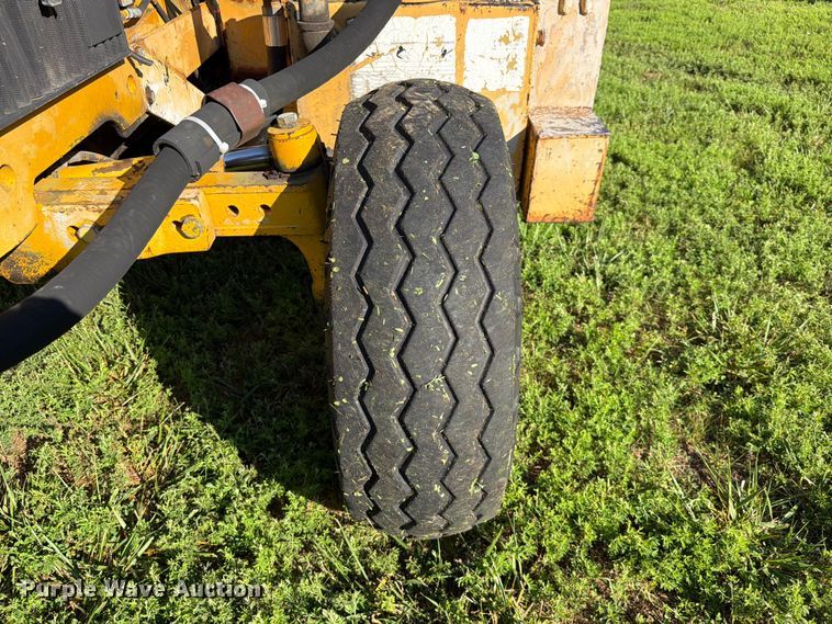 image for item EX2532 1989 John Deere 2755 tractor