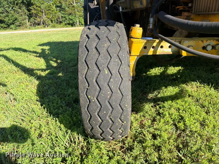 image for item EX2532 1989 John Deere 2755 tractor