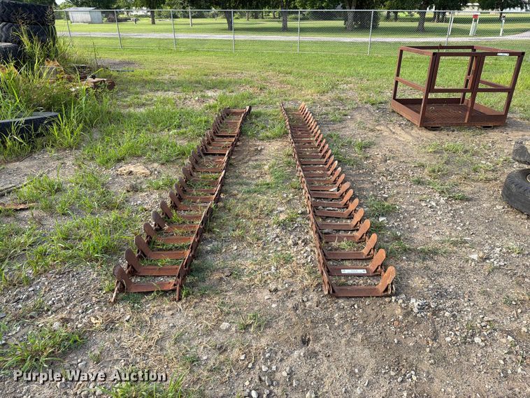 Loegering skid steer tracks