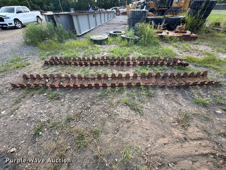 image for item EX2536 Loegering skid steer tracks