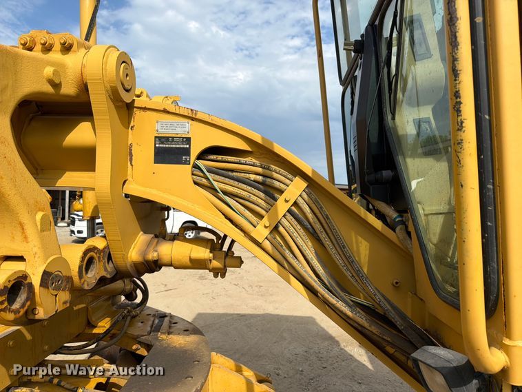 image for item EX2538 2005 Caterpillar 140H motor grader