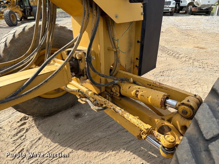 image for item EX2538 2005 Caterpillar 140H motor grader