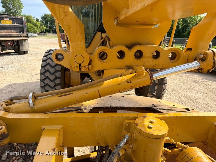 image for item EX2538 2005 Caterpillar 140H motor grader