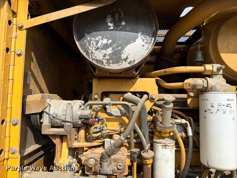 image for item EX2538 2005 Caterpillar 140H motor grader