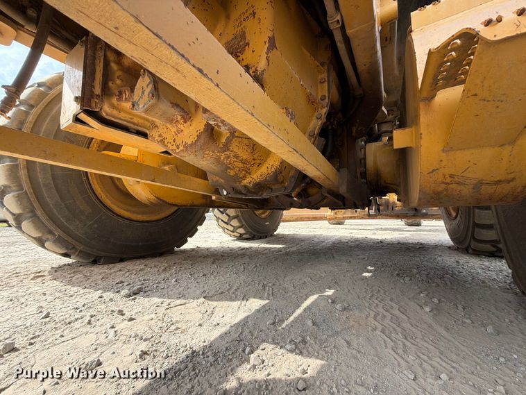 image for item EX2538 2005 Caterpillar 140H motor grader