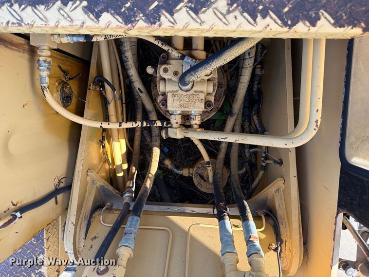 image for item EX4017 1989 Caterpillar E110B excavator