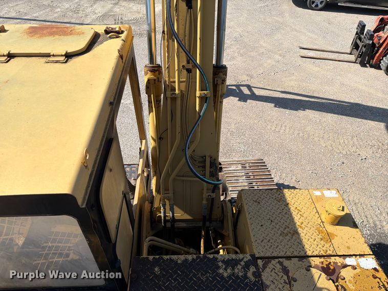 image for item EX4017 1989 Caterpillar E110B excavator