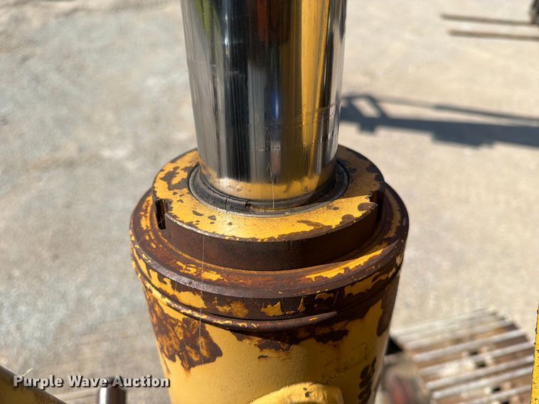 image for item EX4017 1989 Caterpillar E110B excavator