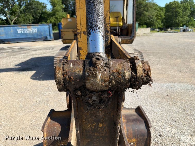 image for item EX4017 1989 Caterpillar E110B excavator