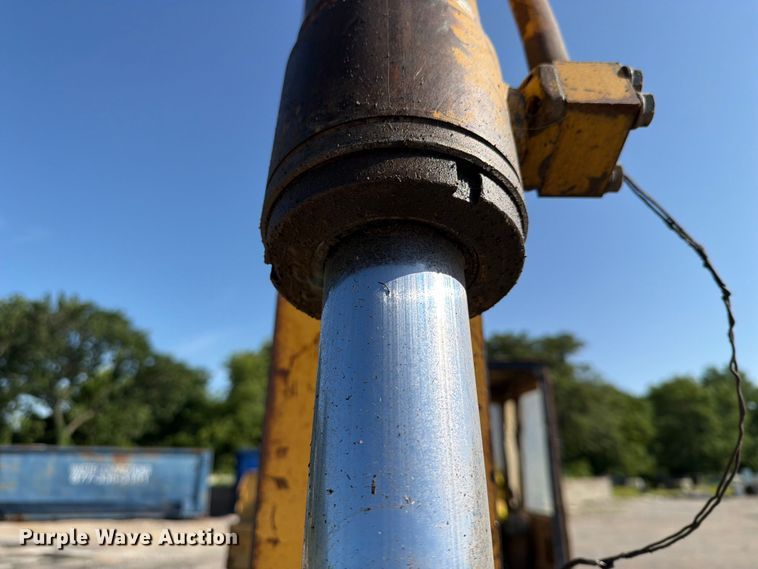 image for item EX4017 1989 Caterpillar E110B excavator