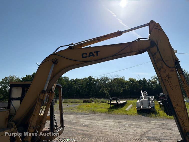 image for item EX4017 1989 Caterpillar E110B excavator