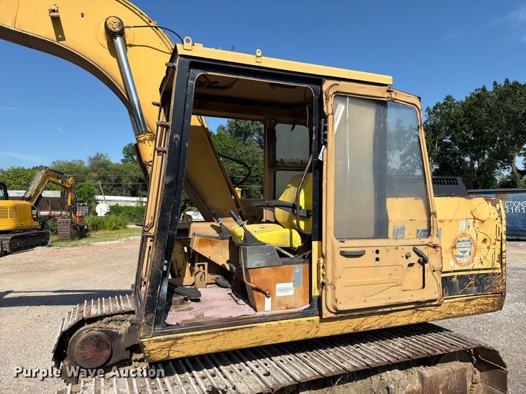 image for item EX4017 1989 Caterpillar E110B excavator