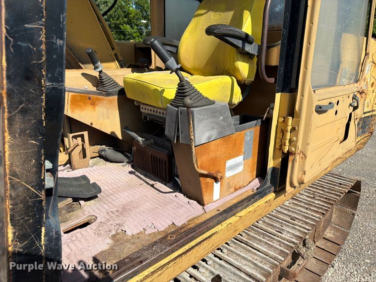 image for item EX4017 1989 Caterpillar E110B excavator