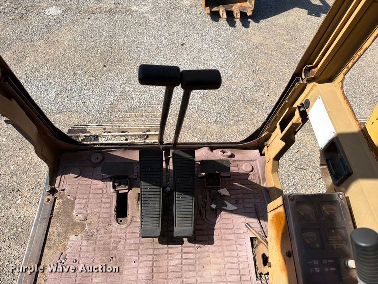 image for item EX4017 1989 Caterpillar E110B excavator