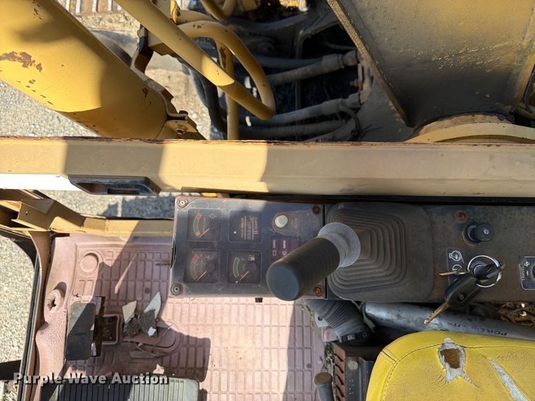 image for item EX4017 1989 Caterpillar E110B excavator