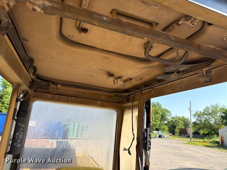 image for item EX4017 1989 Caterpillar E110B excavator