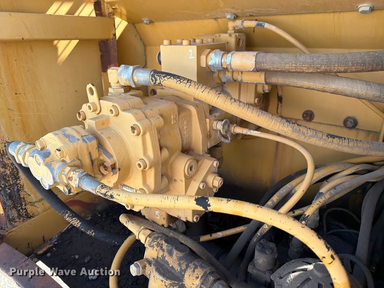 image for item EX4017 1989 Caterpillar E110B excavator