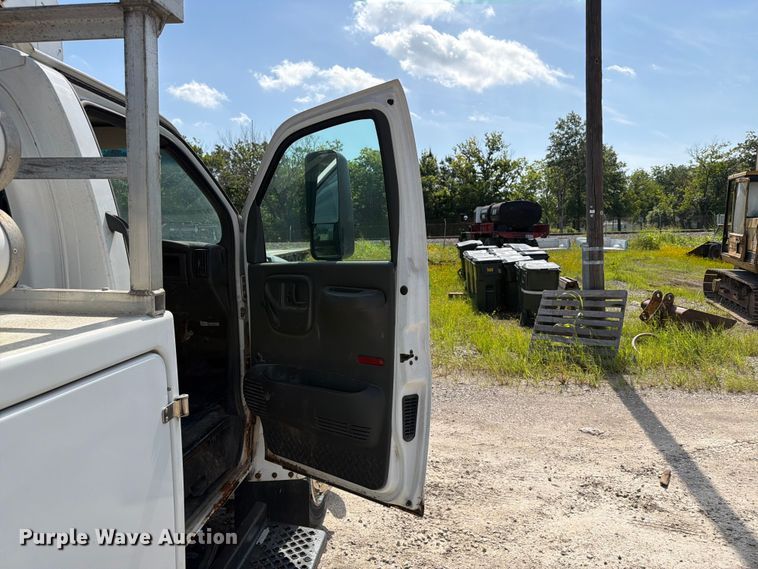 image for item EX4019 2009 Chevrolet C4500 bucket truck