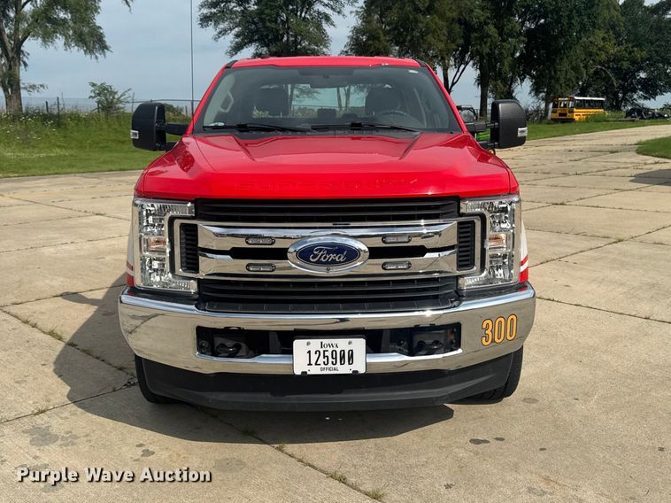 image for item FB5751 2018 Ford F250 Super Duty Crew Cab pickup truck
