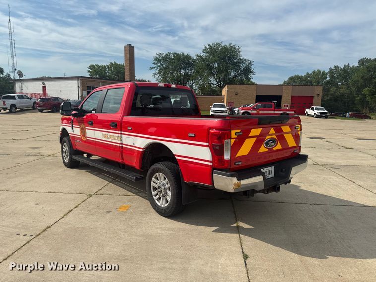 image for item FB5751 2018 Ford F250 Super Duty Crew Cab pickup truck