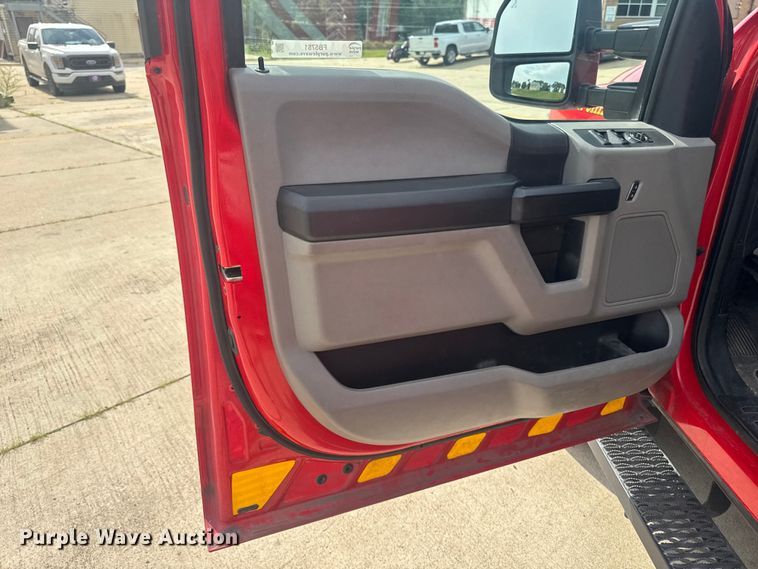 image for item FB5751 2018 Ford F250 Super Duty Crew Cab pickup truck