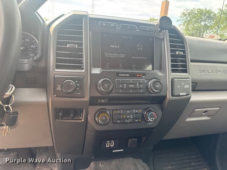 image for item FB5751 2018 Ford F250 Super Duty Crew Cab pickup truck