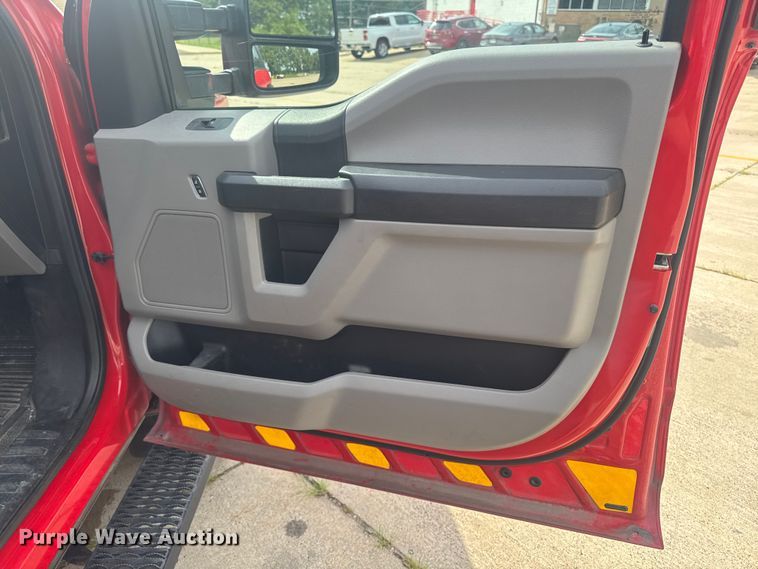 image for item FB5751 2018 Ford F250 Super Duty Crew Cab pickup truck