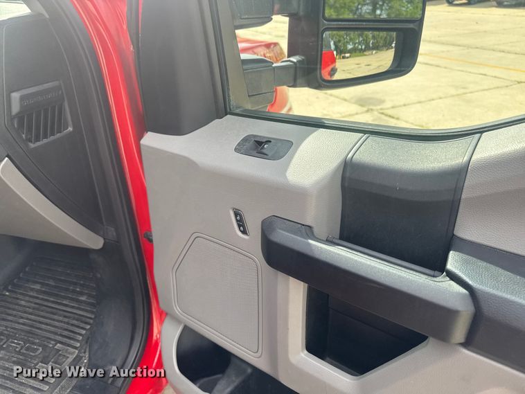 image for item FB5751 2018 Ford F250 Super Duty Crew Cab pickup truck