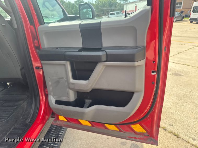 image for item FB5751 2018 Ford F250 Super Duty Crew Cab pickup truck
