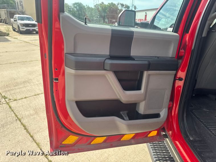 image for item FB5751 2018 Ford F250 Super Duty Crew Cab pickup truck